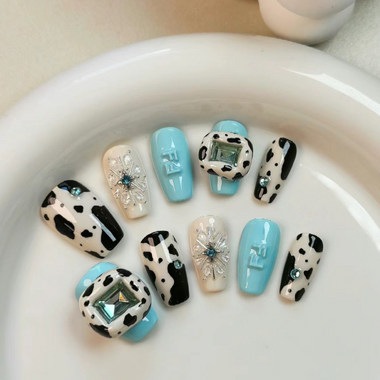 Summer Pasture Cows False Nails from SHOPQAQ